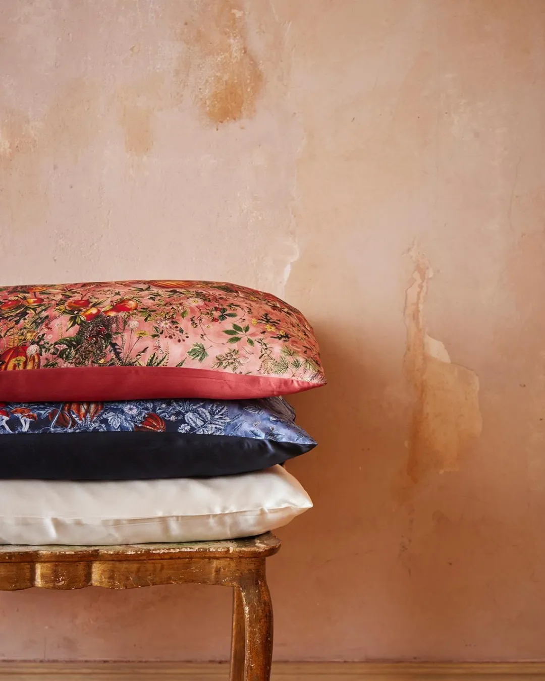 Discount Fable England Aurora Silk Pillowcase Midnight Blue