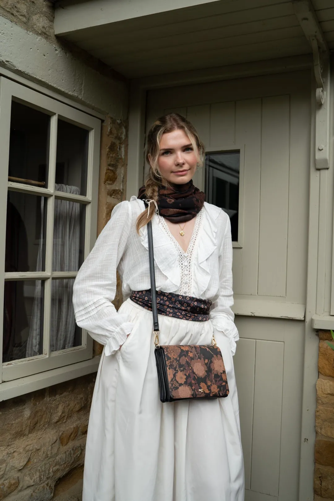 New Fable England Deco Bloom Brown Midweight Scarf