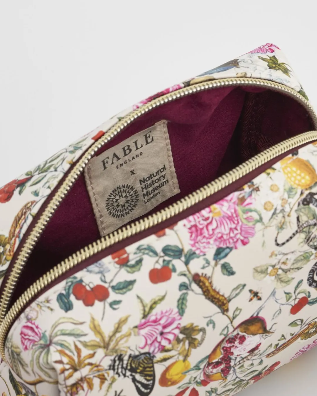 Hot Fable England Floral Engravings PU Cosmetics Pouch