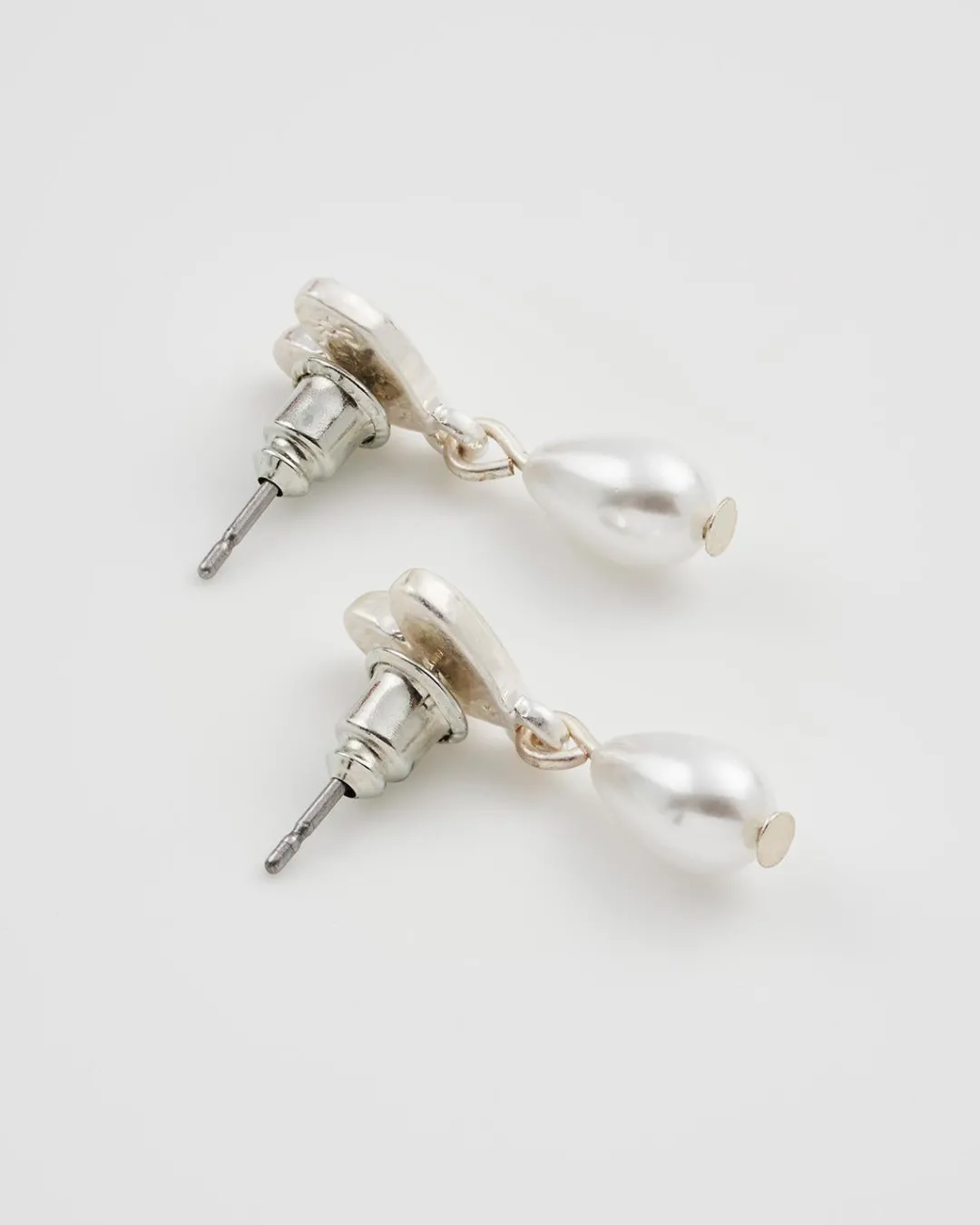 Fashion Fable England Forget Me Not Heart & Pearl Silver Earrings