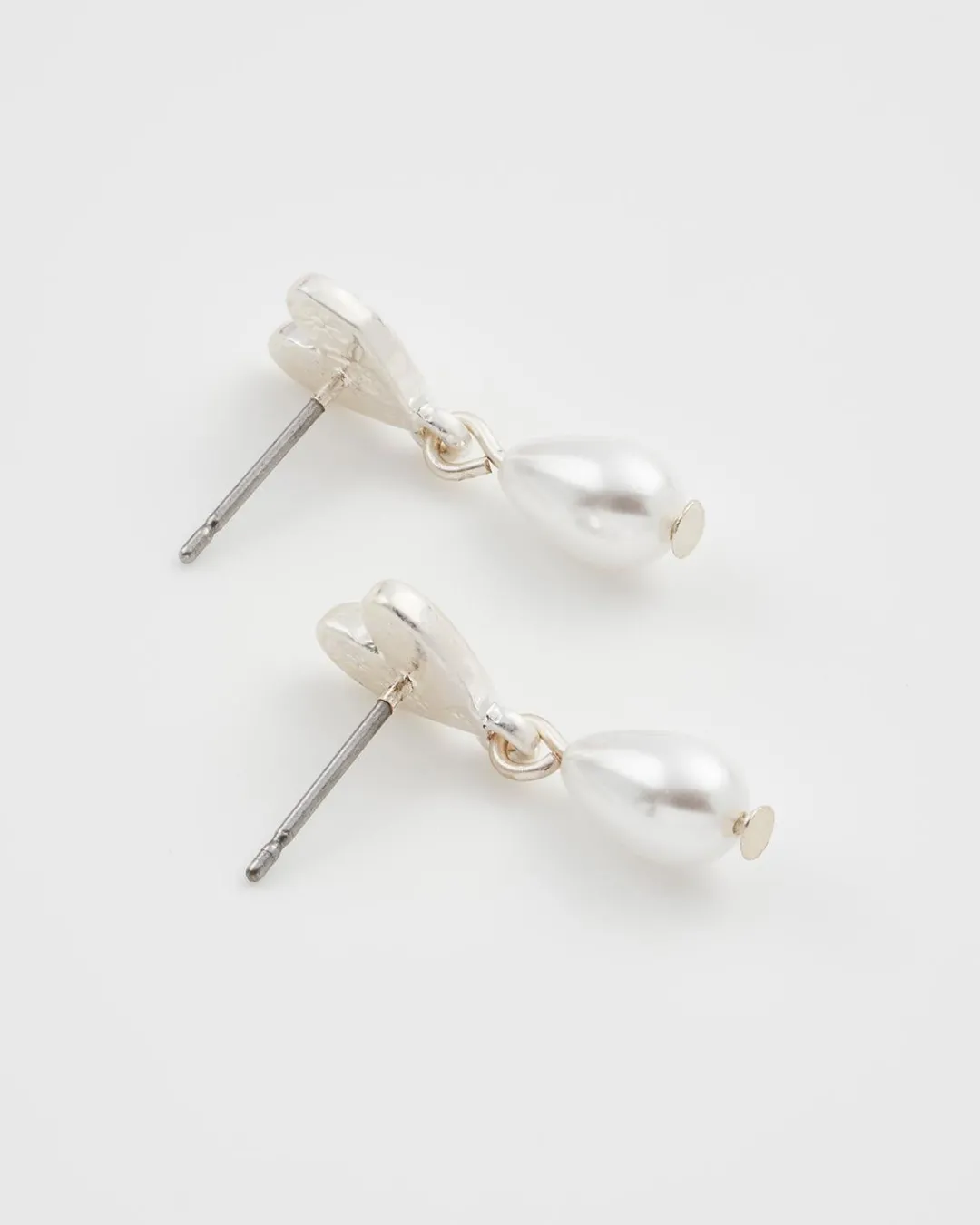 Fashion Fable England Forget Me Not Heart & Pearl Silver Earrings