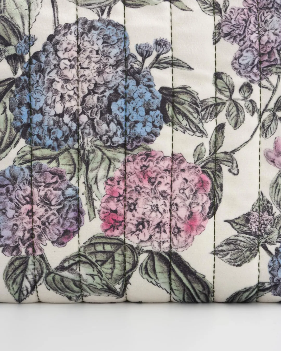 Fashion Fable England Hydrangea Large Quilted Makeup Bag