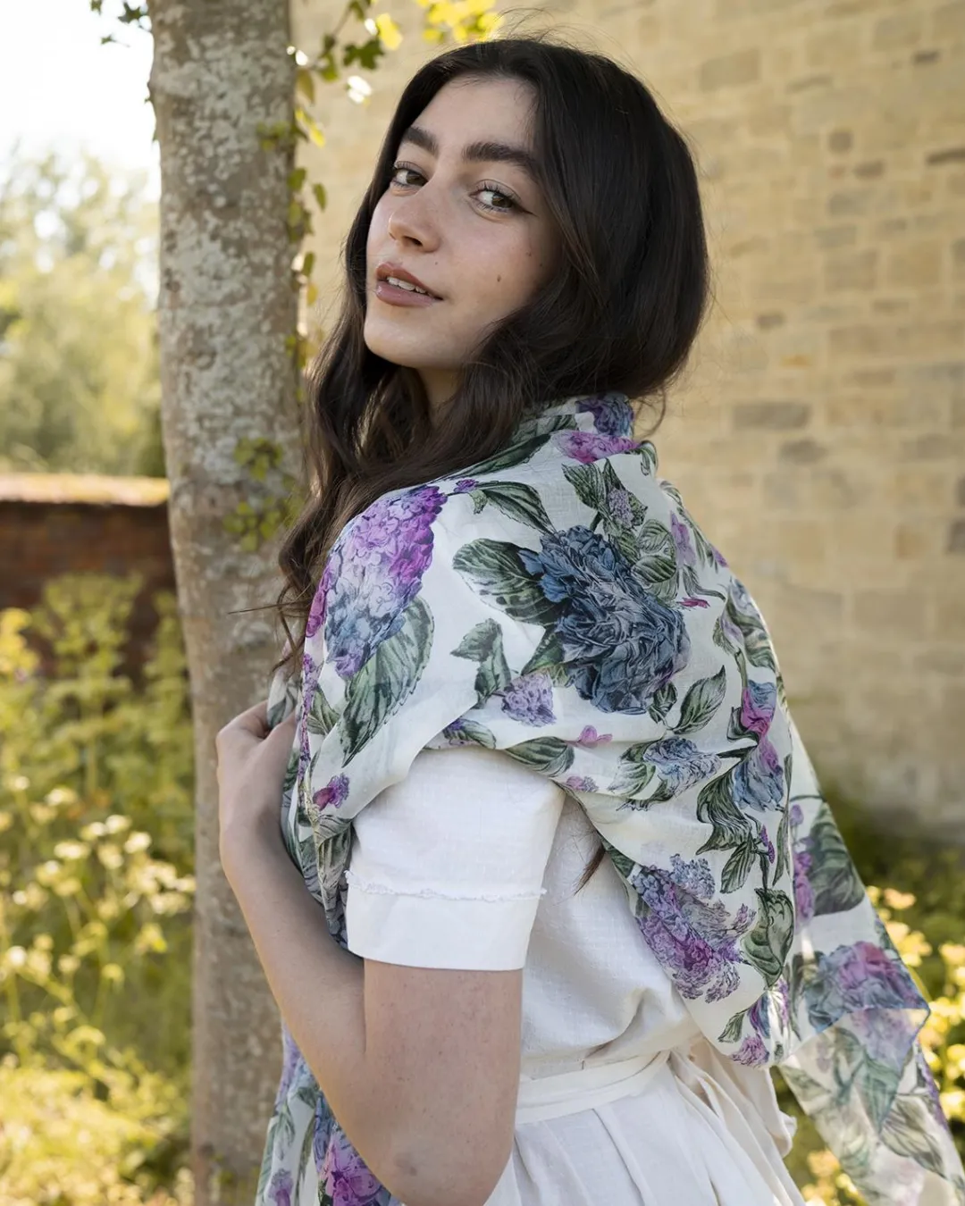 Outlet Fable England Hydrangea Light Weight Scarf