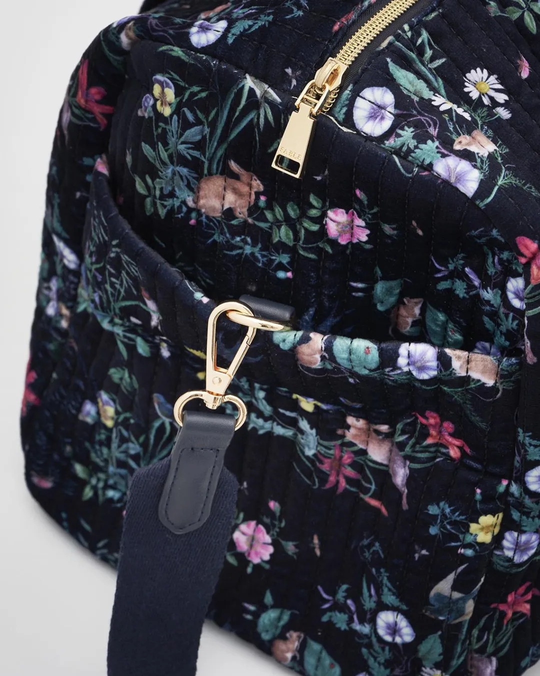 Hot Fable England Running Bunny Weekend Bag