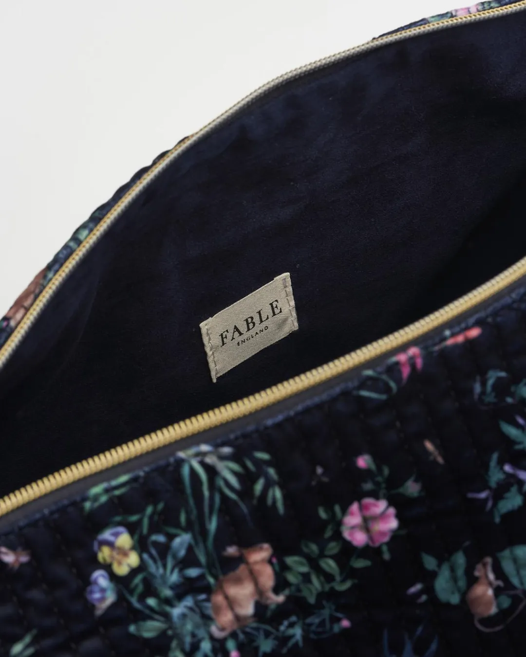 Hot Fable England Running Bunny Weekend Bag