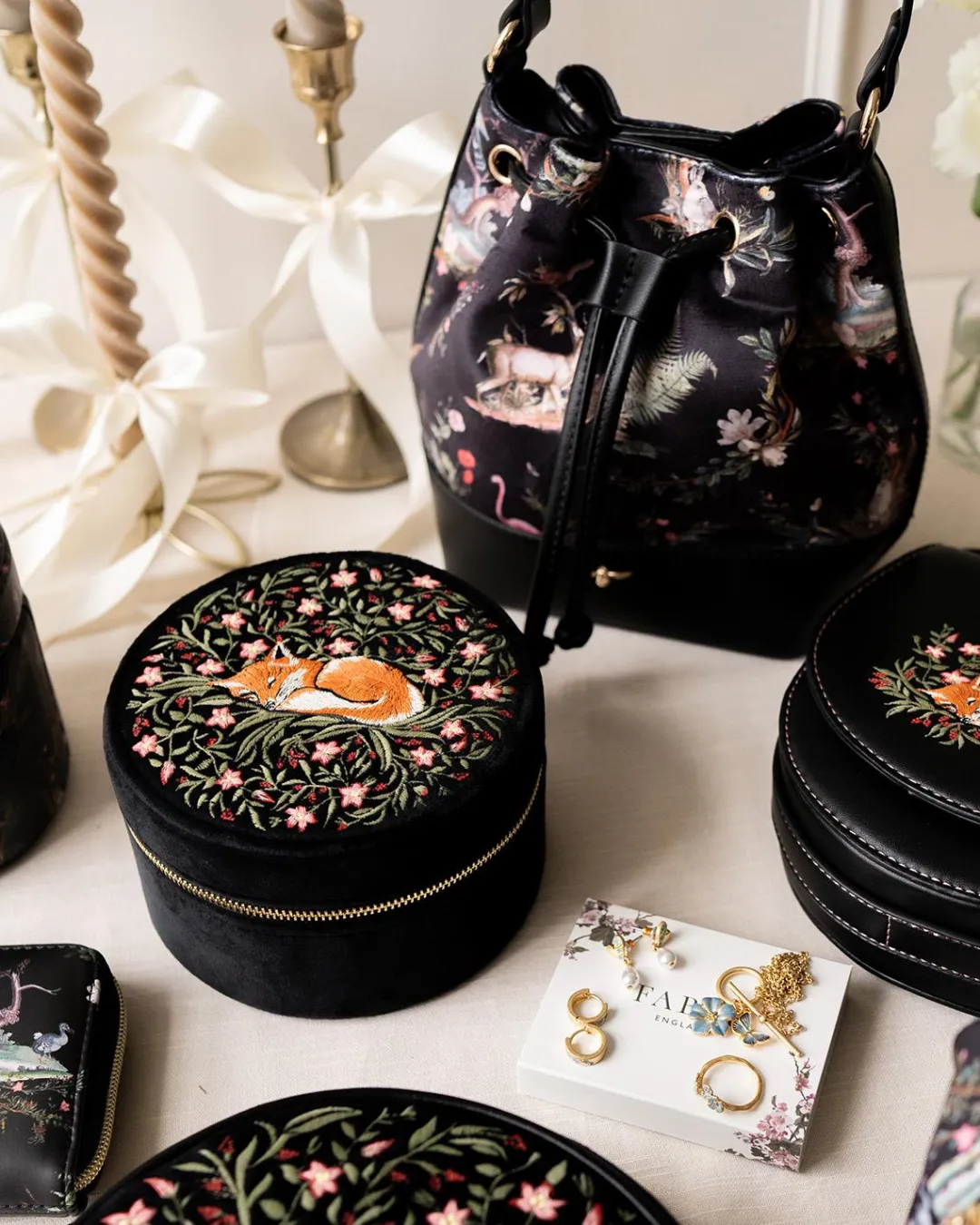 Discount Fable England Sleepy Fox Round Jewelry Box