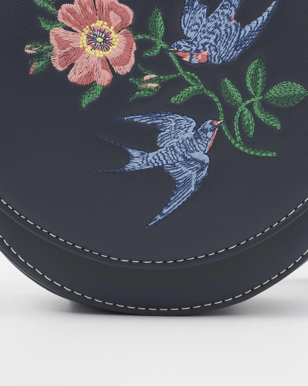 Hot Fable England Swooping Swallows Saddle Purse
