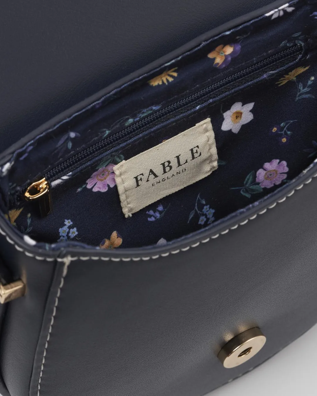 Hot Fable England Swooping Swallows Saddle Purse