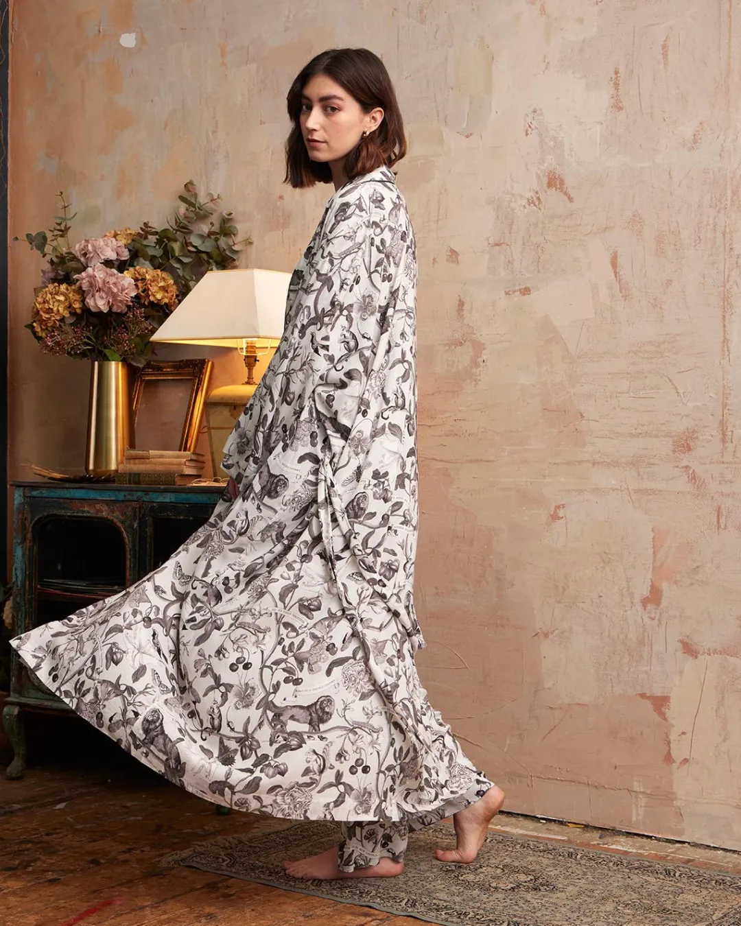 Hot Fable England Tree of Life Monochrome Long Kimono