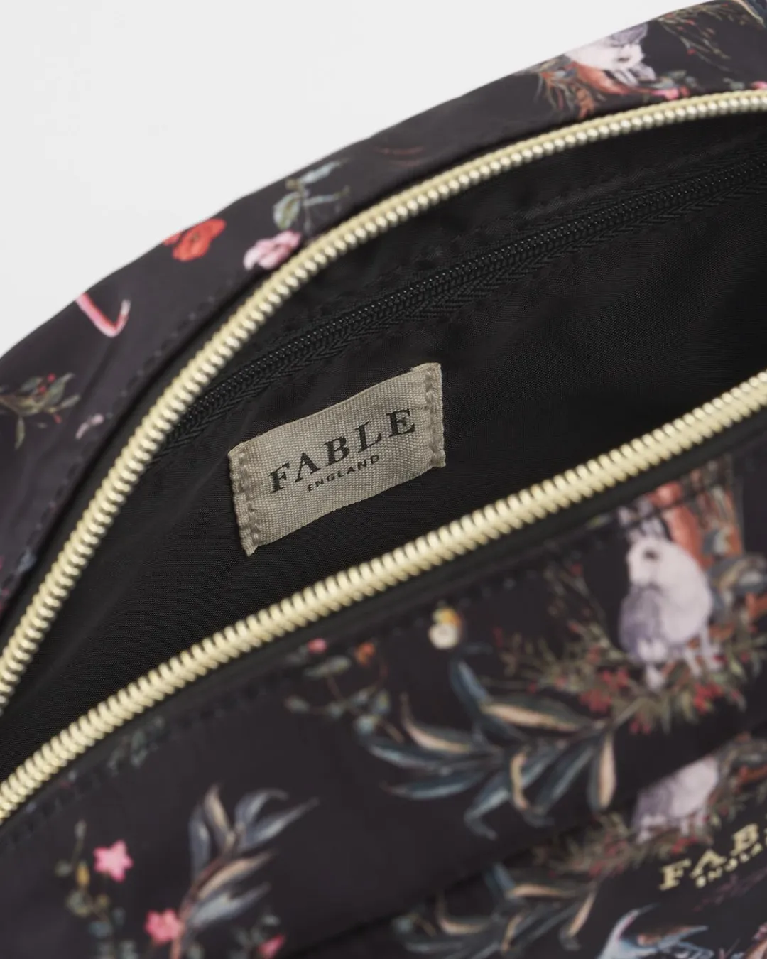 Discount Fable England Wonderland Wash Bag