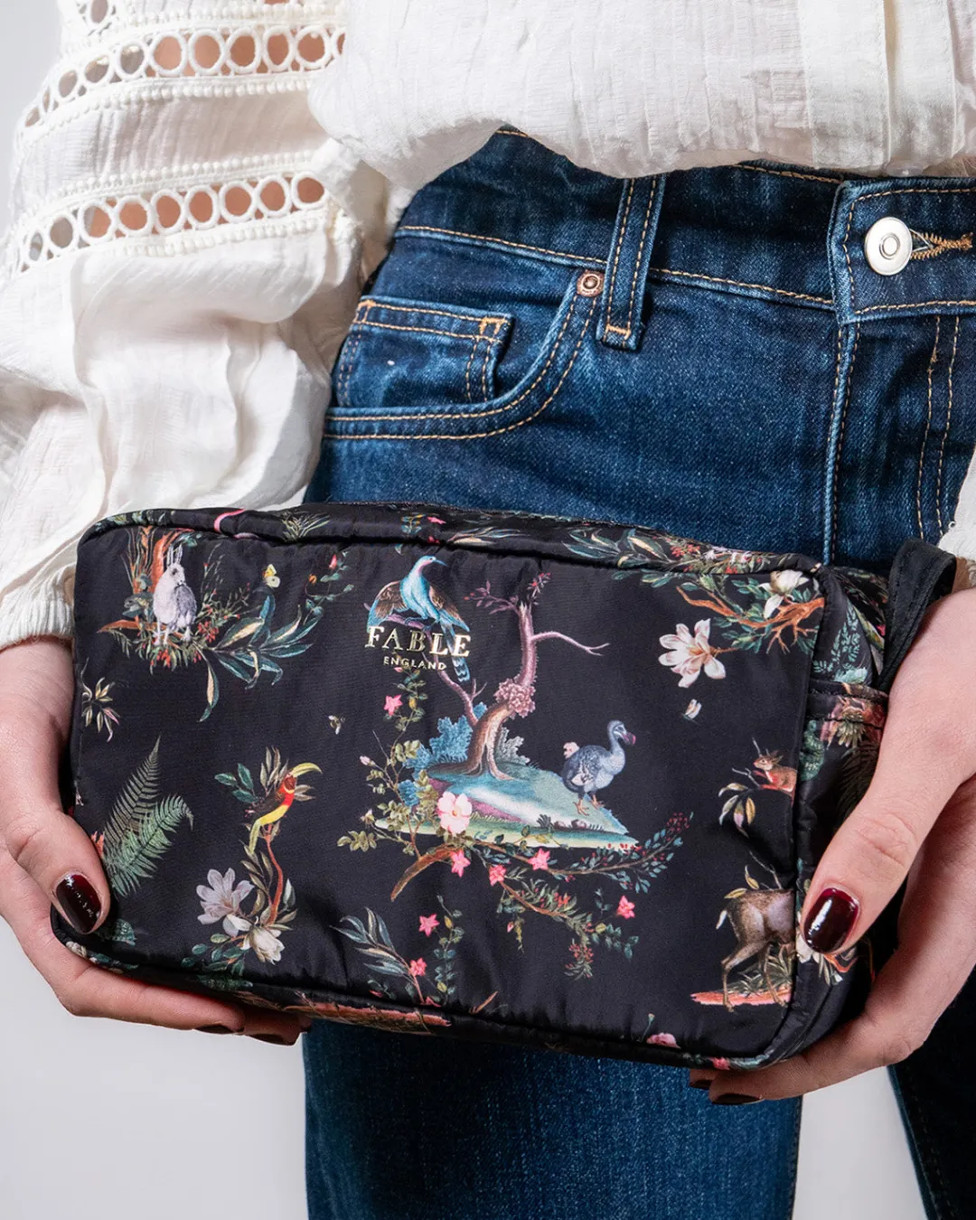 Discount Fable England Wonderland Wash Bag